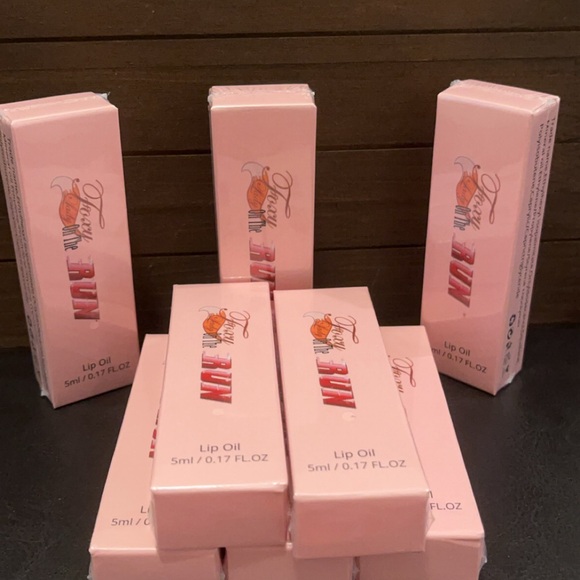 Lip Gloss ( Oh Baby) - Picture 4 of 5